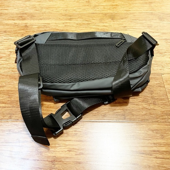 Men's Gray Waterproof Multifunctional Travel Crossbody Bag w/ Adjustable Strap - Picture 7 of 12